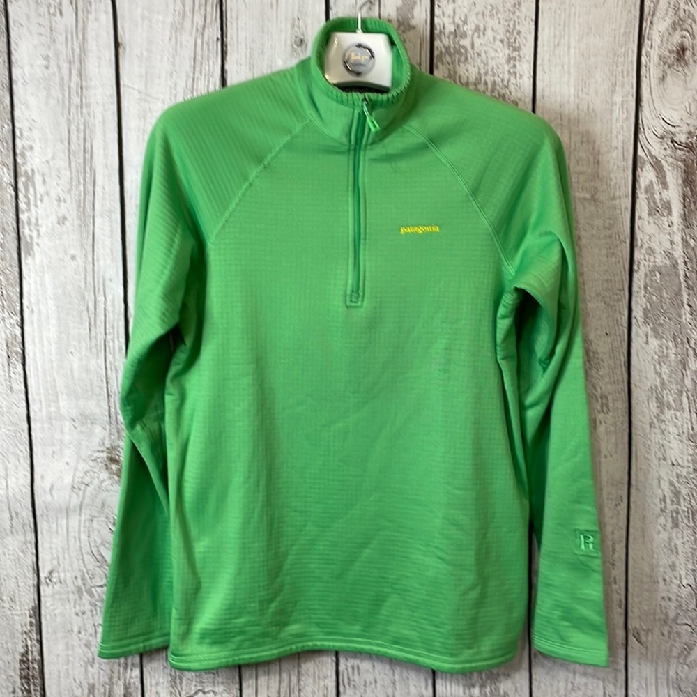 Patagonia R1 fleece pullover size large.​​